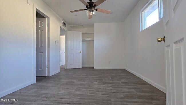 Building Photo - 5827 N 22nd Dr