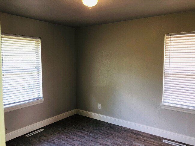 Building Photo - Updated 3 bed 1 bath in South Okc!