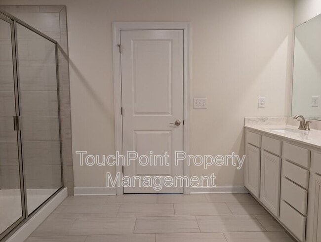 Building Photo - 5906 Fenway Dr