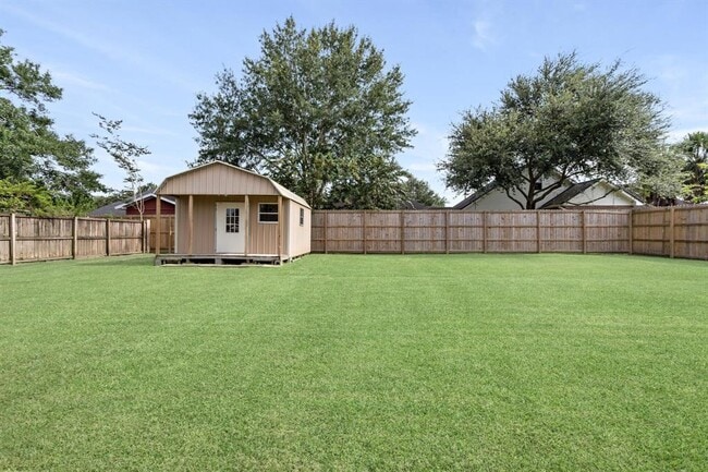 Building Photo - 7673 Rosewood Dr
