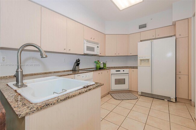 Building Photo - 3370 Hidden Bay Dr