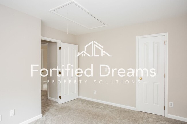 Building Photo - Charlotte -  3 bedroom 2.5 bath Townhome - Davis Lake Community