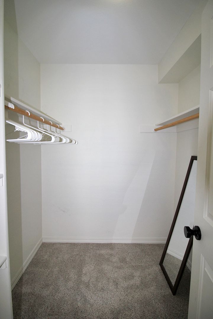 Building Photo - 9711 NW Miller Hill Dr