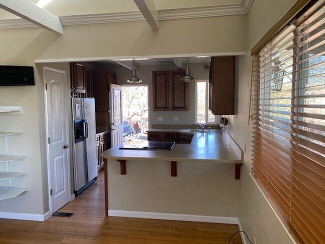 Building Photo - Cozy three bedroom two bath in Lake Wildwood