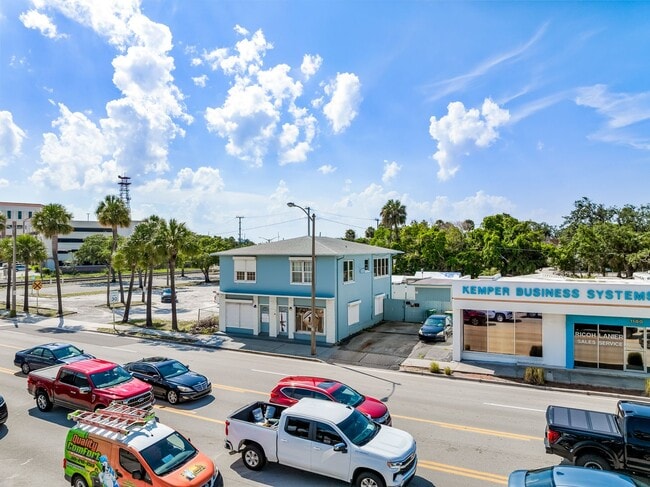 Building Photo - 1008 E Strawbridge Ave