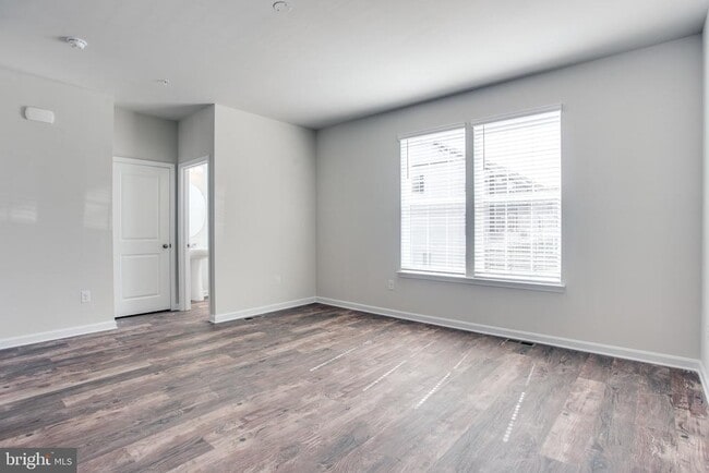 Building Photo - 5039 MacDonough Pl