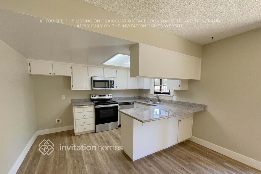 Building Photo - 497 Burlington Dr