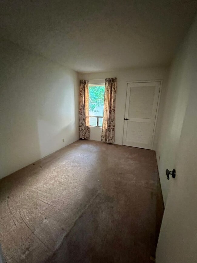 Building Photo - Single Level 3 bedroom / 2 bath house with a 2 car garage in Waipio **First Showing on Wednesday,...