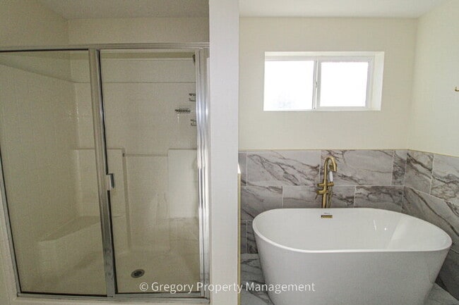 Building Photo - Beautiful and Modern Two-Story Home in Great Millcreek Location! 3 Bedrooms, 2.5 Bathrooms, Spaci...