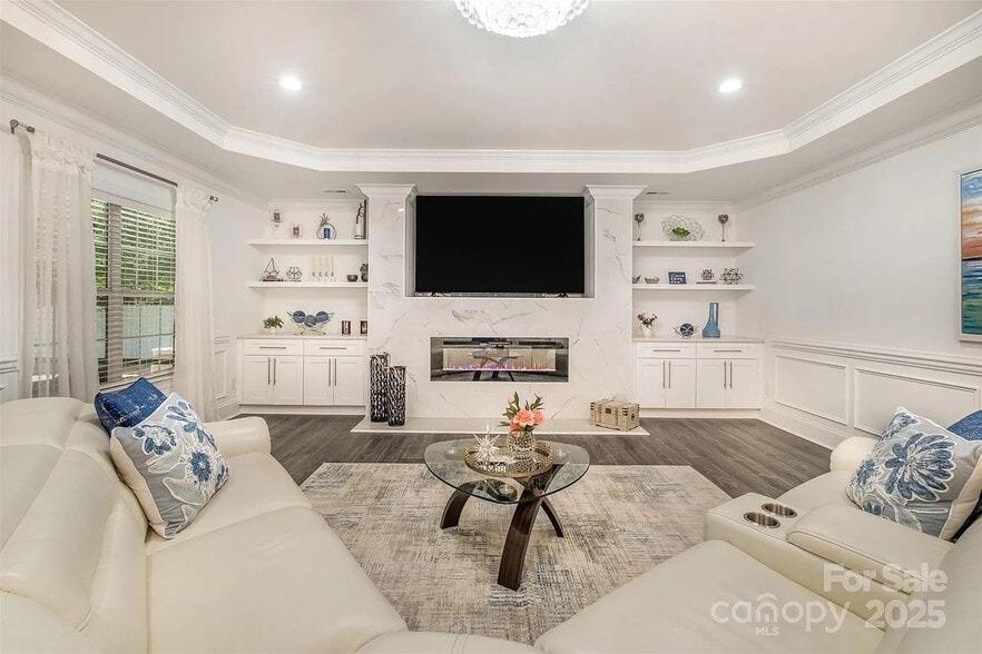 Building Photo - Room in House on Knollwood Cir