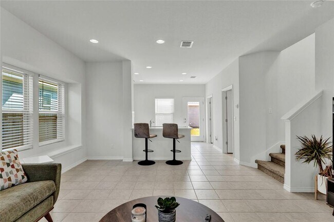 Building Photo - 380 Witchhazel Way