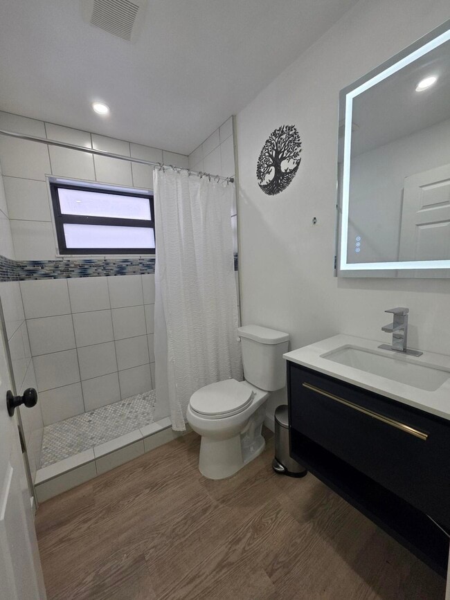 Building Photo - 320 Sterling Ave