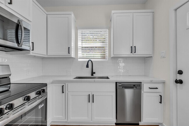 Building Photo - 3440 Bremond St