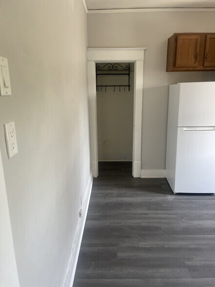 kitchen - 1384 Lafond Ave