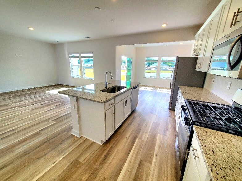 Building Photo - 1542 Regal Fern Wy