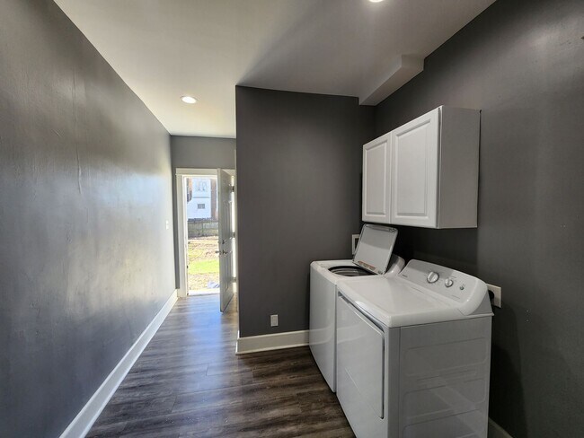 Building Photo - Twin home with stainless appliances, centr...
