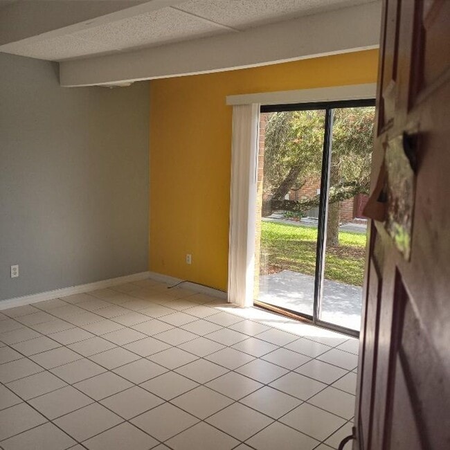 Building Photo - 4218 Overlook Dr