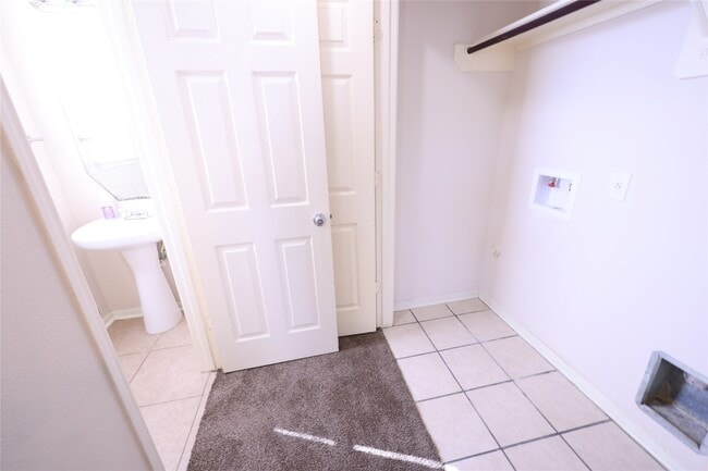 Building Photo - 1007 Harrisburg Ct