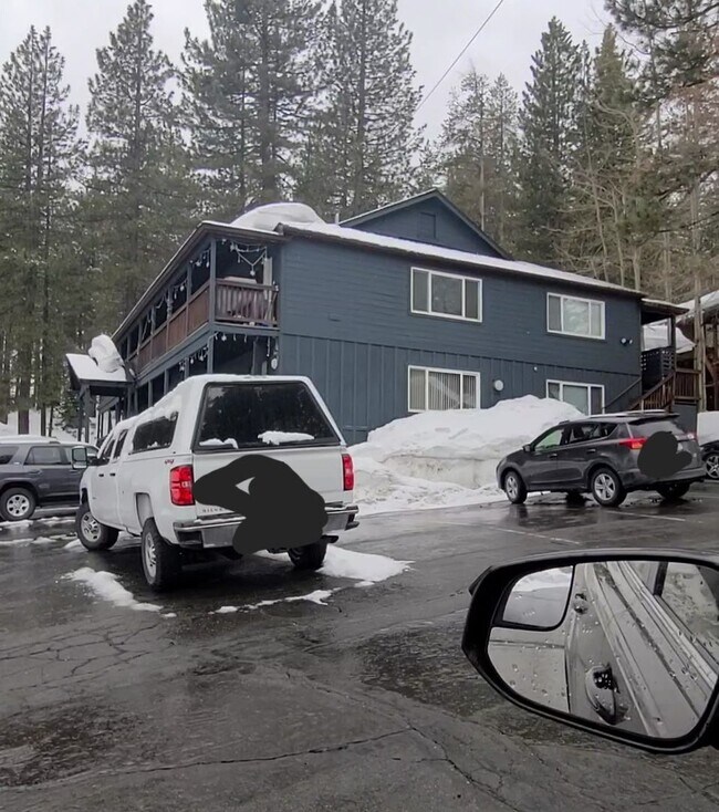 Building Photo - Donner Trail Apts