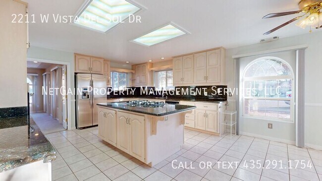 Building Photo - 2211 W Vista Del Sol Dr