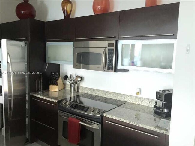 Building Photo - 950 Brickell Bay Dr