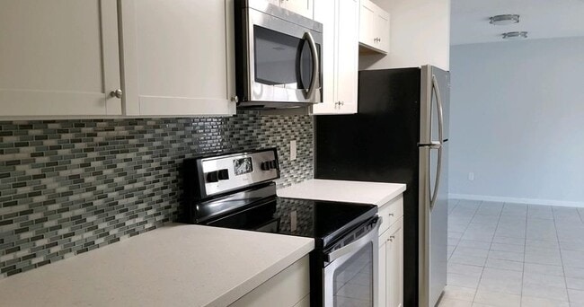 Building Photo - 354 Shores Blvd