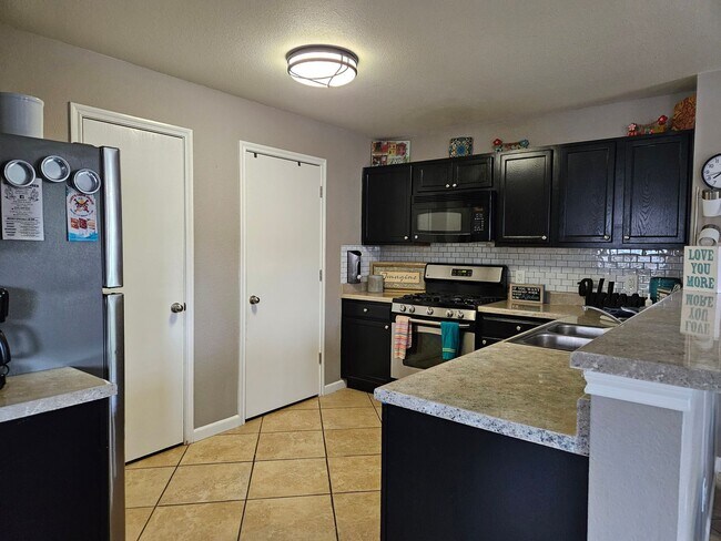 Building Photo - 4 Bedroom Corner Lot 2 Story Home