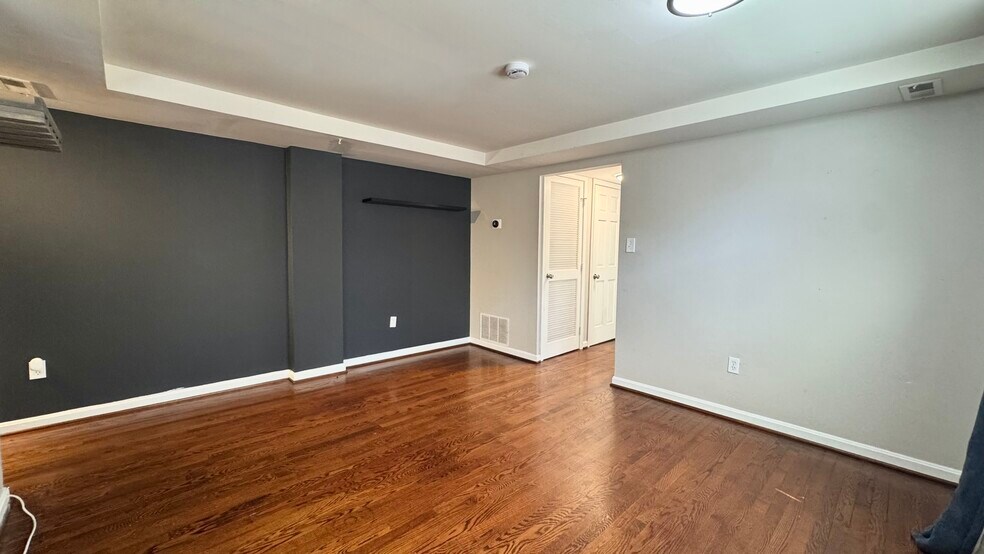 Building Photo - 1661 Park Rd NW
