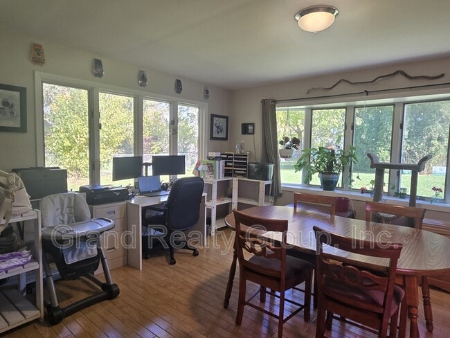 Building Photo - 25151 W Lincoln Dr