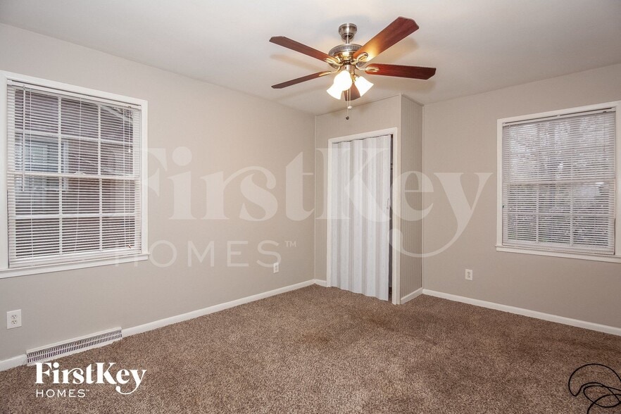 Building Photo - 4901 Delivau Dr