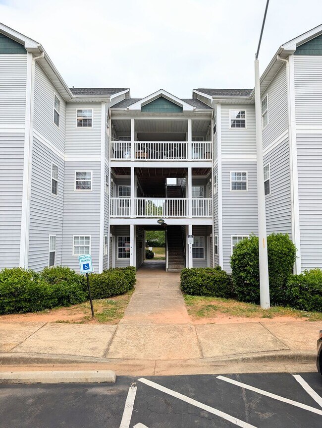 Building Photo - 2011 Wolfmill Dr
