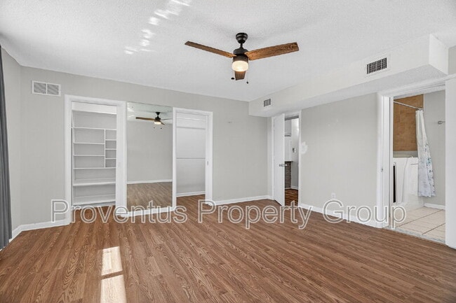 Building Photo - 8 Manor Dr