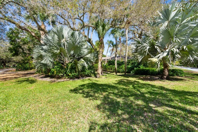 Building Photo - 611 Date Palm Rd