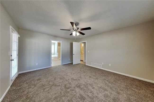 Building Photo - 11 Emerald Ct