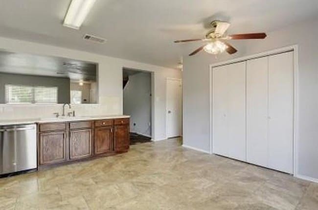 Building Photo - 13604 Coomes Dr