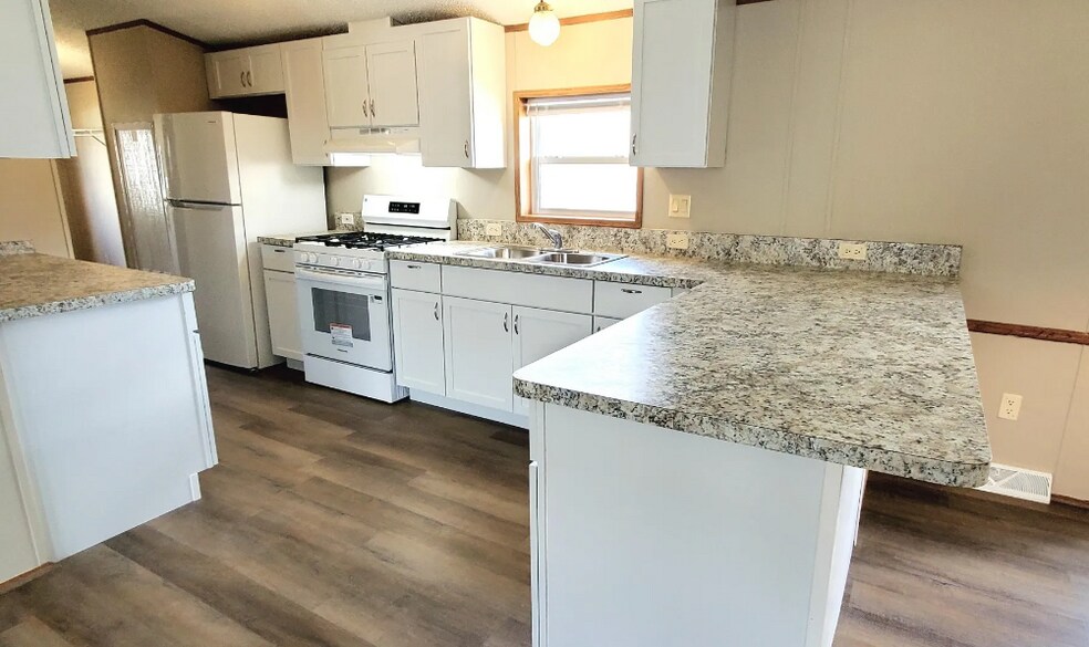 Building Photo - 9486 Lighthouse Dr