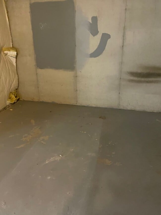 Building Photo - Townhome -2 bed 2.5 bath + bonus area