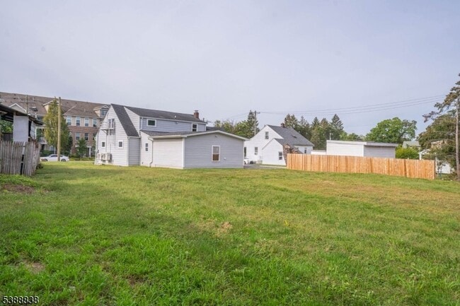 Building Photo - 2429 Vauxhall Rd