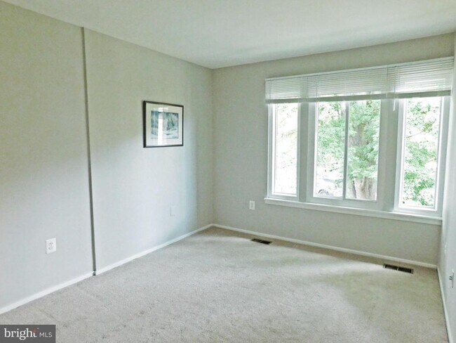 Building Photo - 10315 Cherry View Ct