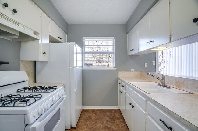 Building Photo - 6702 Esther Dr