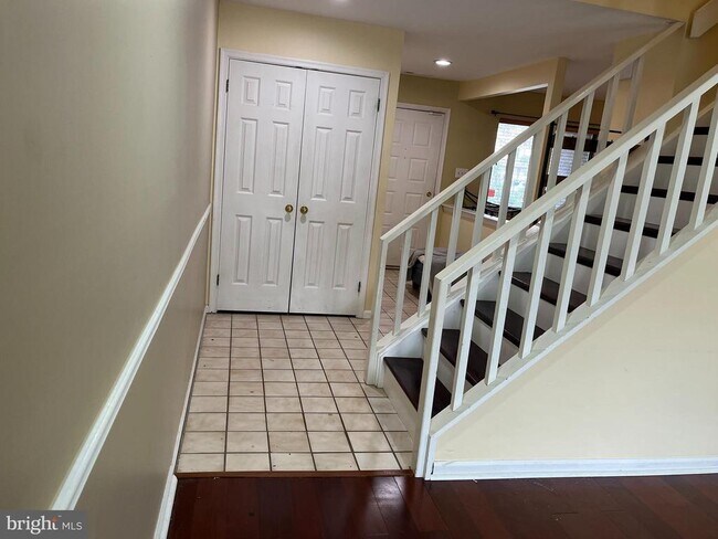 Building Photo - 204 Clover Hill Ct
