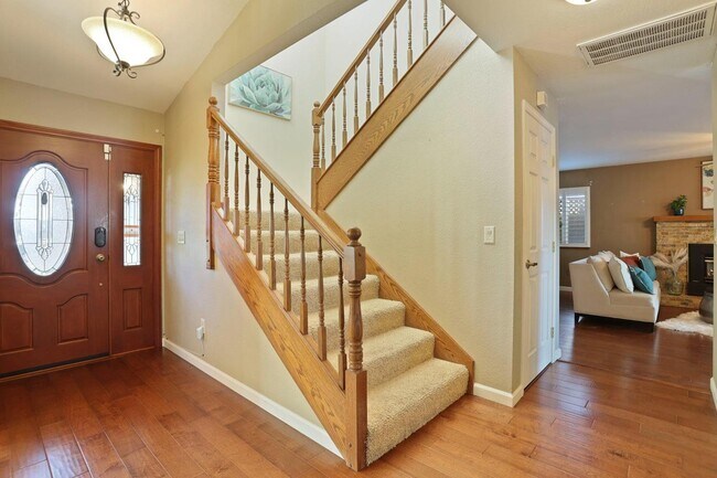 Building Photo - 7273 Shoreline Dr