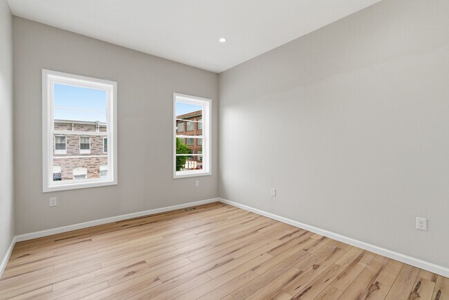 Building Photo - 2427 Ashland Ave