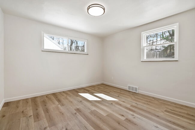 Building Photo - 4484 Scherling St