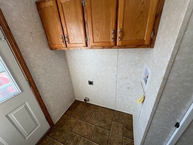 Building Photo - 3 Bedroom 2 Bath Modular Home with Many Amenities & Storage Shed