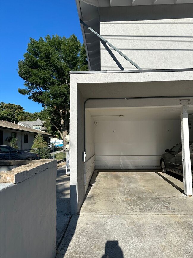 Building Photo - Vine st