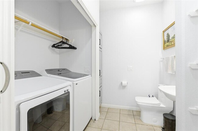 Building Photo - 7510 Lazy Creek Dr