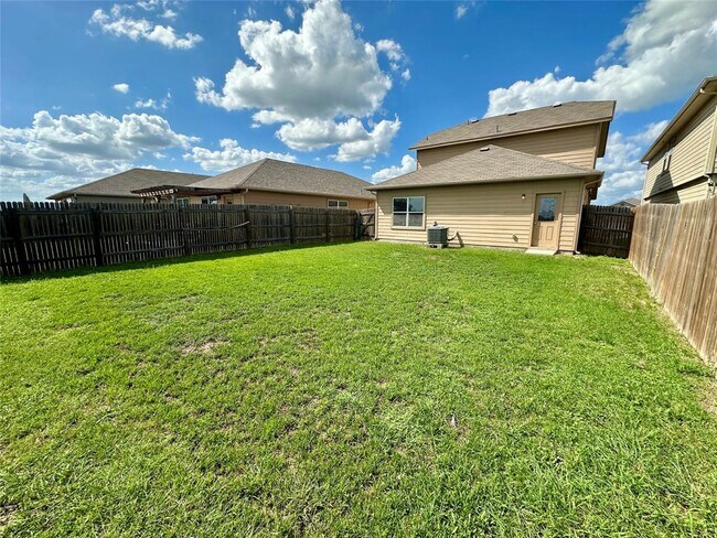 Building Photo - 12107 Waterford Run Way