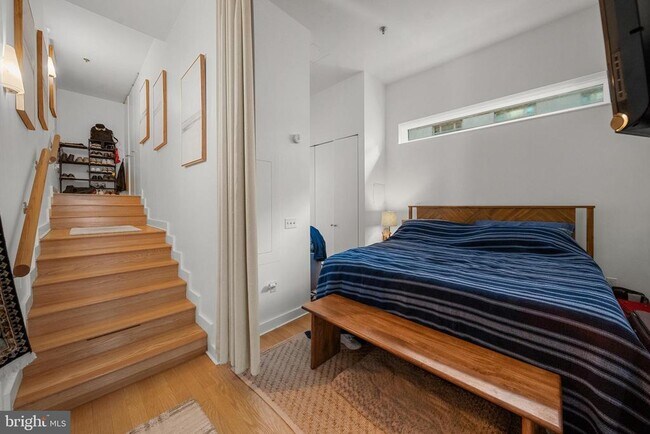 Building Photo - 675 E St NW