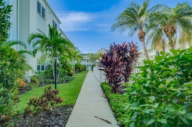Building Photo - 1706 Belleair Forest Dr